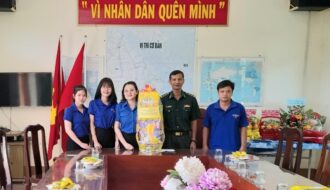 Chương trình Tháng Ba Biên giới: Huyện đoàn – Ủy ban Hội LHTN Việt Nam huyện Cầu Ngang đến thăm, hỏi cán bộ, chiến sỹ đang công tác tại Đồn Biên phòng Mỹ Long