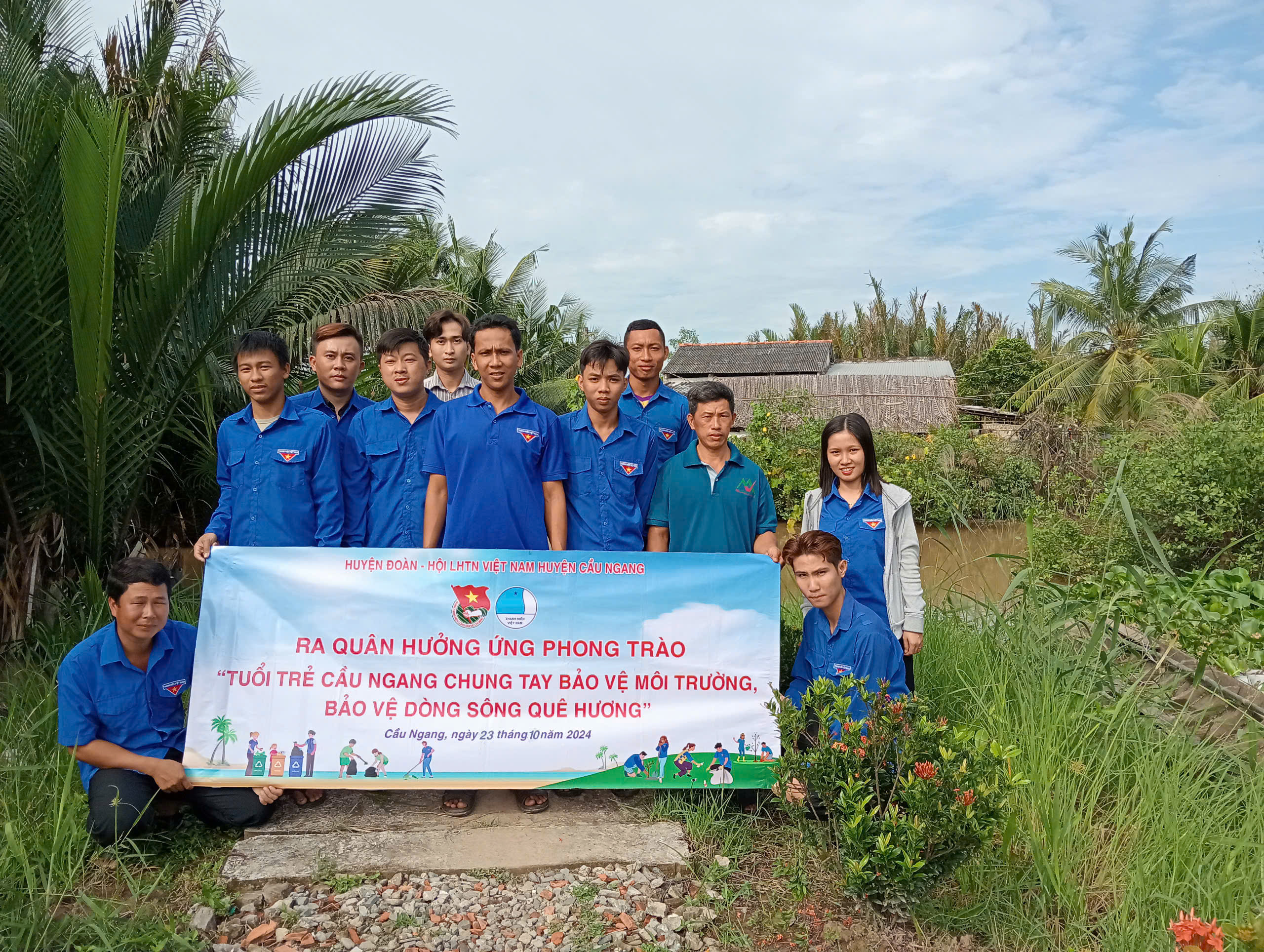 Cầu Ngang ra quân thực hiện phong trào “Tuổi trẻ Cầu Ngang chung tay bảo vệ môi trường, bảo vệ dòng sông quê hương” tháng 10 năm 2024