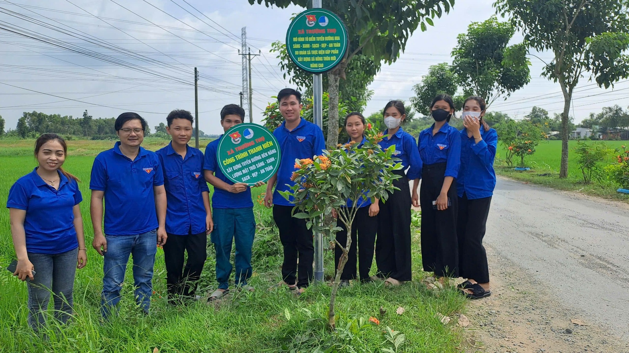 TUỔI TRẺ CẦU NGANG VỚI  MÔ HÌNH SÁNG TẠO NĂM 2024: “ MÔ HÌNH TÔ ĐIỂM CHO TUYẾN ĐƯỜNG HOA THANH NIÊN GÓP PHẦN CÙNG CHÍNH QUYỀN ĐỊA PHƯƠNG XÂY DỰNG XÃ NÔNG THÔN MỚI NÂNG CAO, KIỂU MẪU, ĐÔ THỊ VĂN MINH”