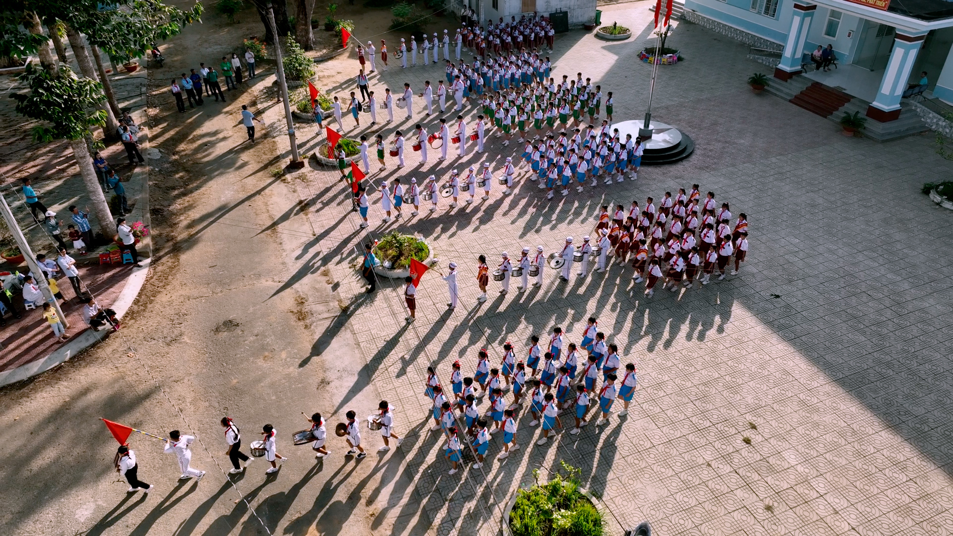 CẦU NGANG TỔ CHỨC CHƯƠNG TRÌNH GIAO LƯU, KẾT NGHĨA GIỮA CÁC LIÊN ĐỘI ĐÔ THỊ VỚI CÁC LIÊN ĐỘI VÙNG SÂU, VÙNG XA