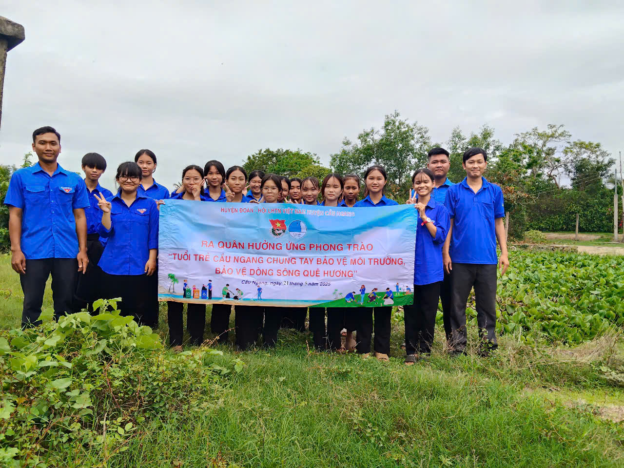 Cầu Ngang ra quân thực hiện phong trào “Tuổi trẻ Cầu Ngang chung tay bảo vệ môi trường, bảo vệ dòng sông quê hương” tháng 05 năm 2025